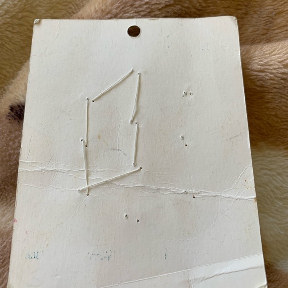 ⭐️2 for 1⭐️Cool Cool White 1/2” Buttons(6) - Picture 2 of 2